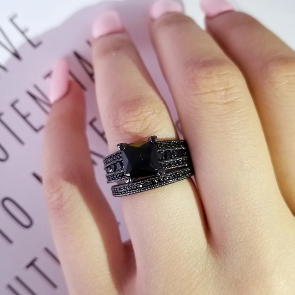 Princess cut black sapphire sterling silver ring - Picture 3 of 5